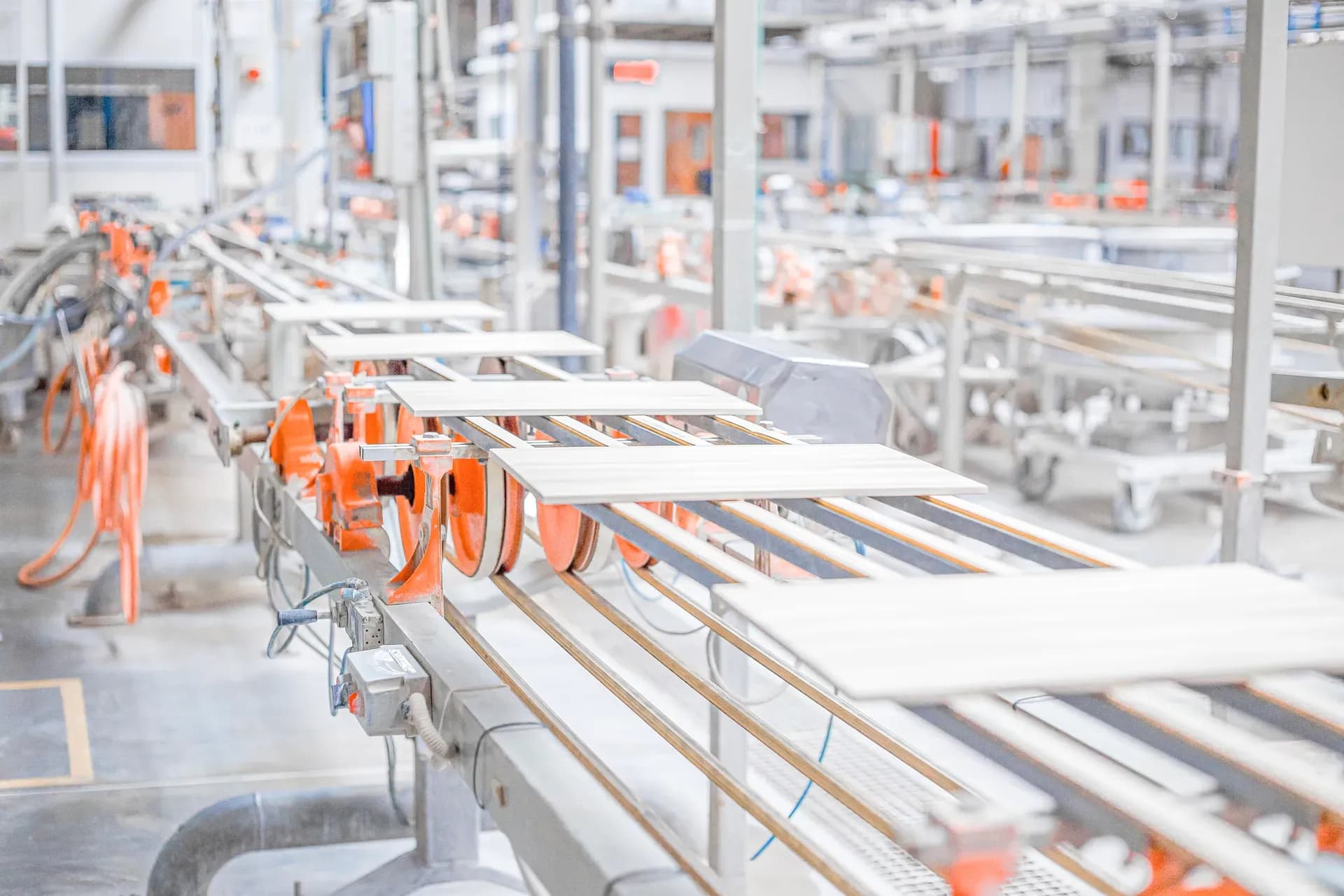 Ligne de fabrication dans une production céramique